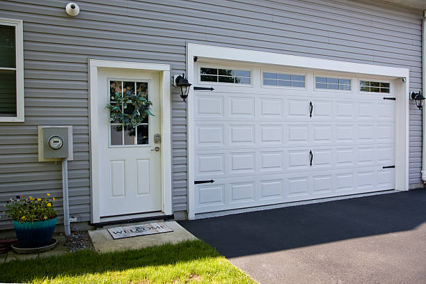 24/7 Emergency Garage Door Panel Replacement experts in Rainbow Park, FL